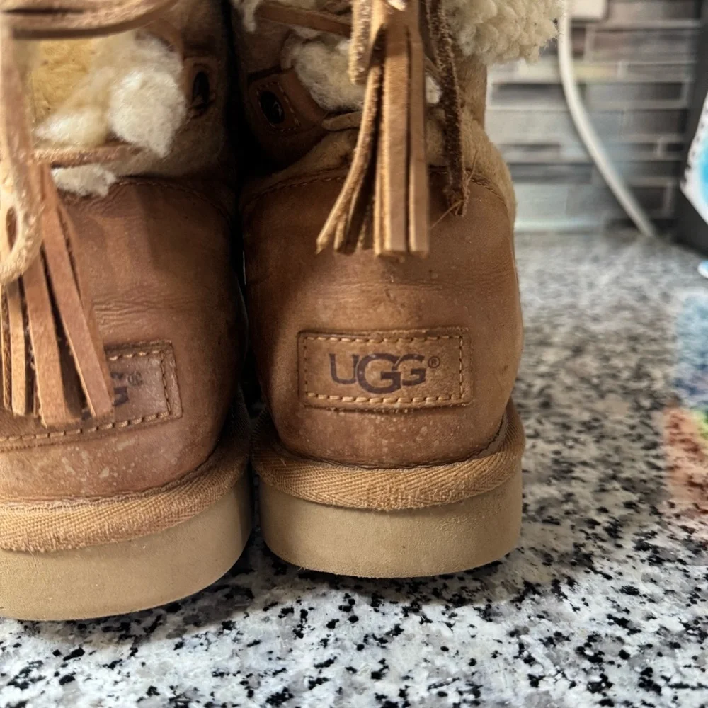 UGG Krista Bell Lace Up Boots Tan Shearling Winter Boots Size 8
